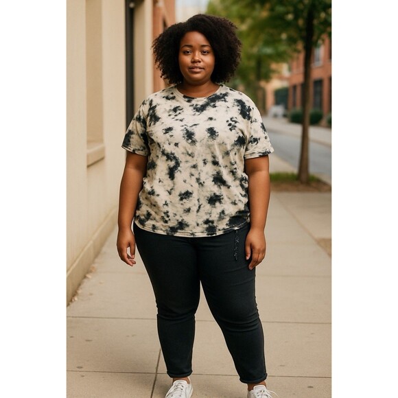 On Fire Women’s Tshirt Runched Side Splatter Size 1X Plus - Picture 1 of 5